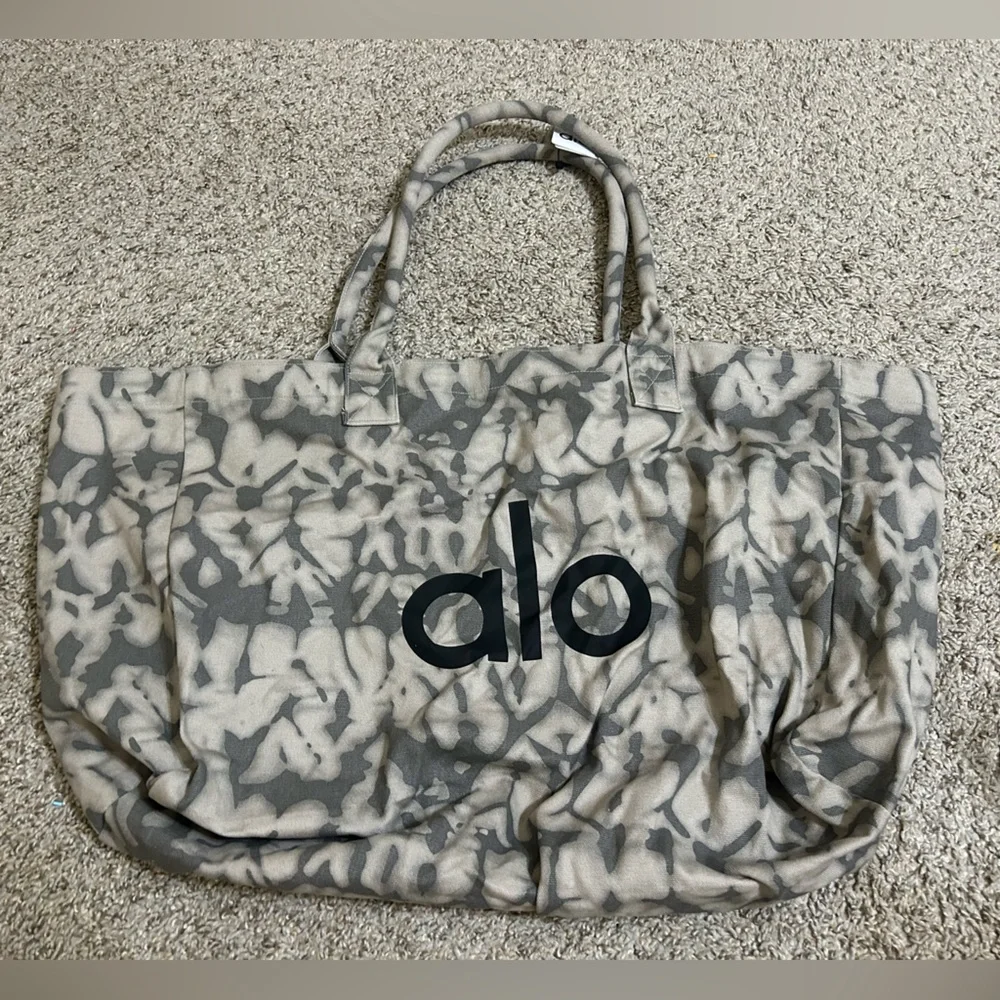 NWT Alo Yoga Iconic Shopper Tote Bag Grey Tiedye Cotton OS Canvas Travel Gym Run